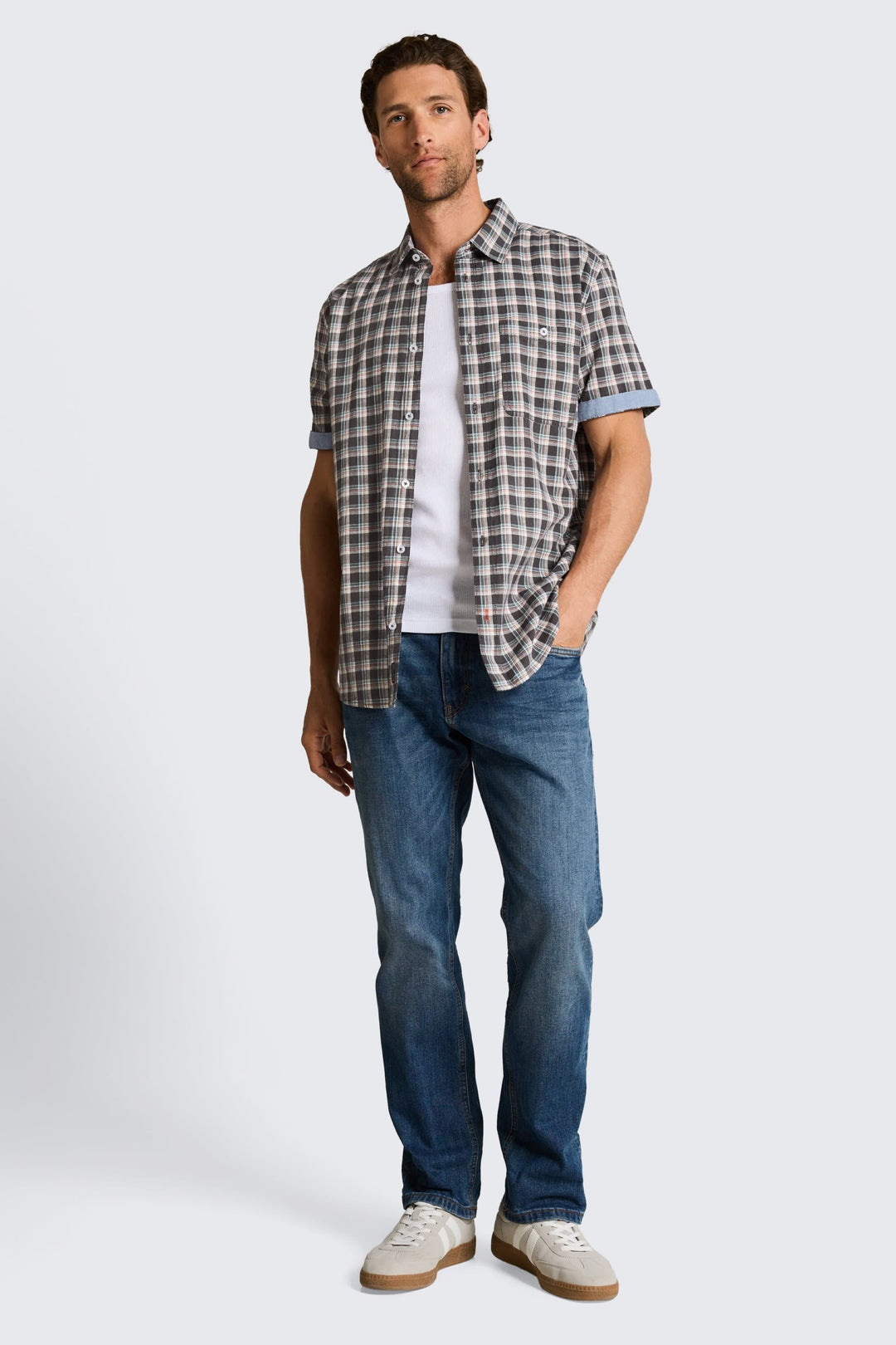 Side view of a red Tom Tailor men&
