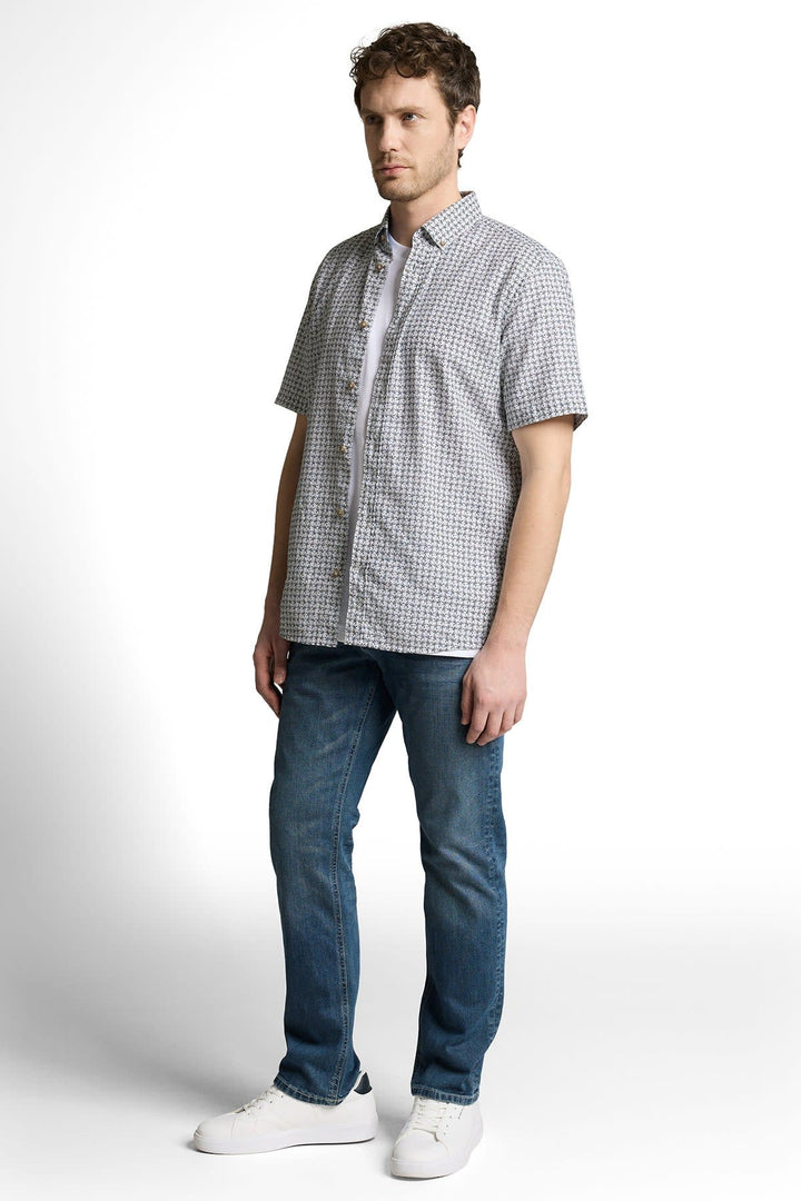 Front view of a white Tom Tailor men&