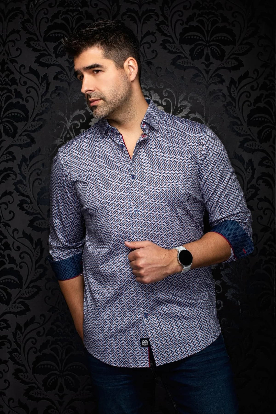 Chemise sport à motif géométrique vue de face pour homme Au noir