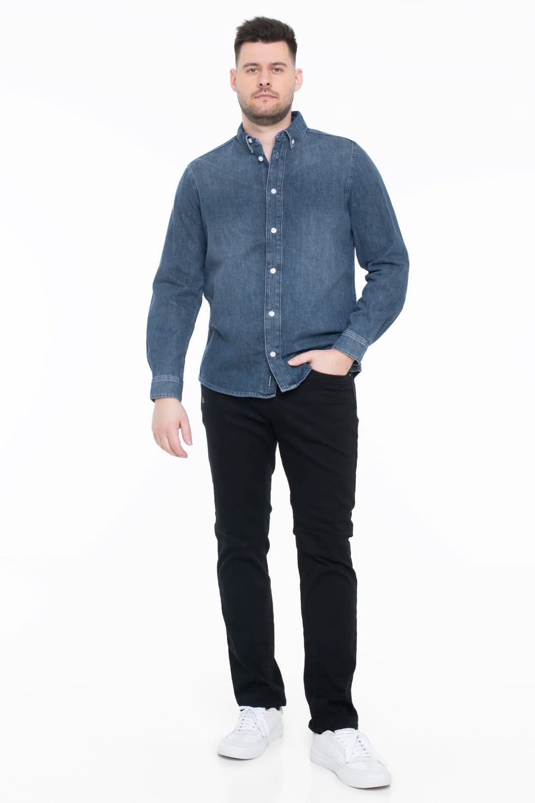 Side view of a light blue Tom Tailor men&