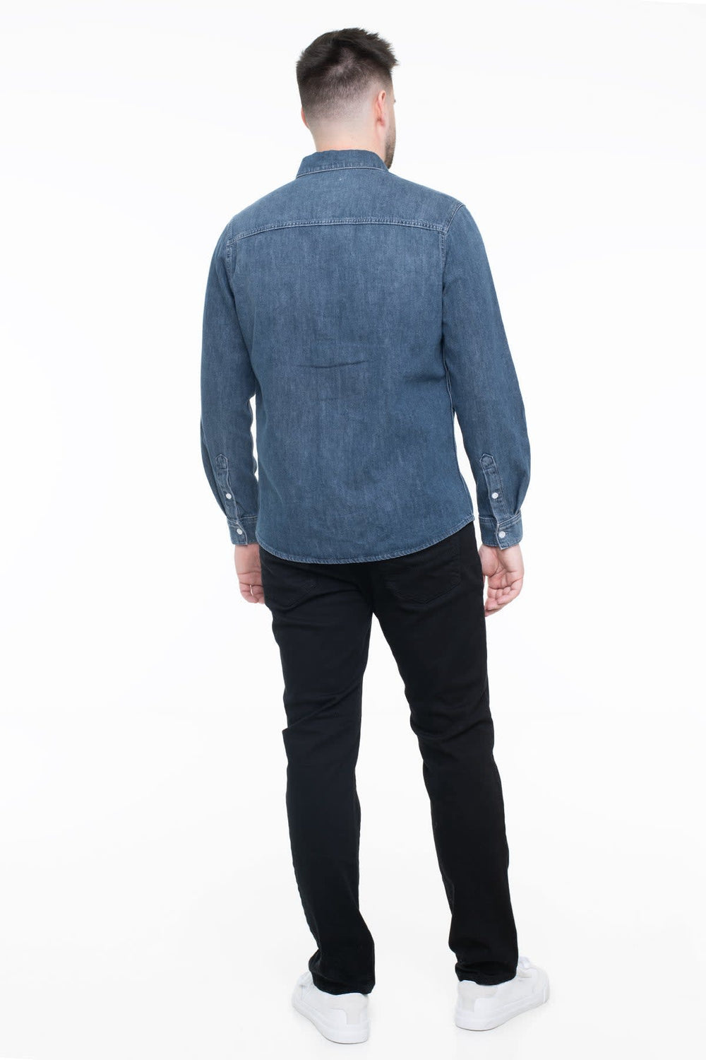 Back view of a light blue Tom Tailor men's lightweight denim casual shirt - Valérie Simon