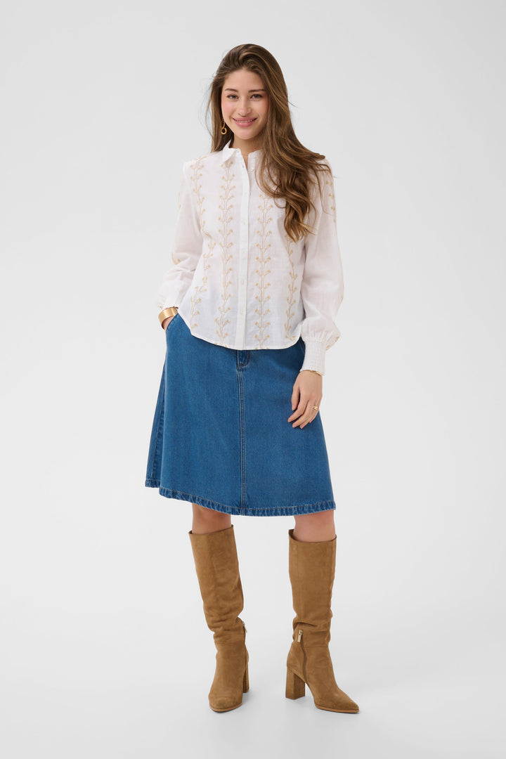 Vue de face chemise brodée Cream pour femme blanche manches longues dentelle - Valérie Simon
