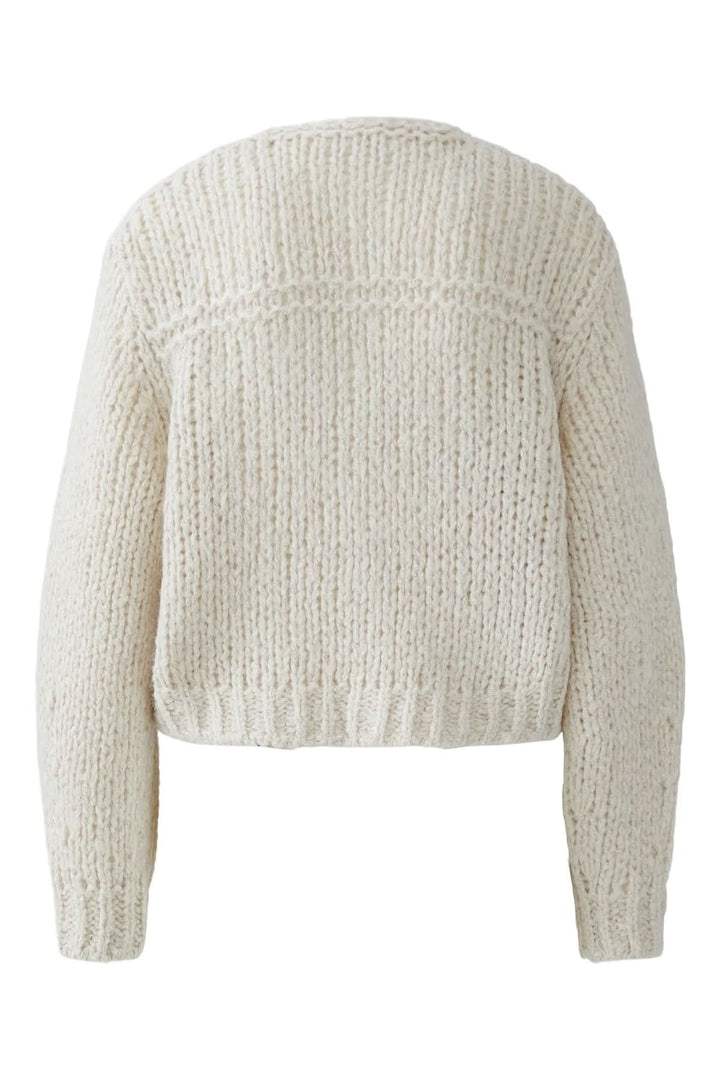 Veste en tricot épais à boutons bijoux vue arrière, maille texturée pour style chic.