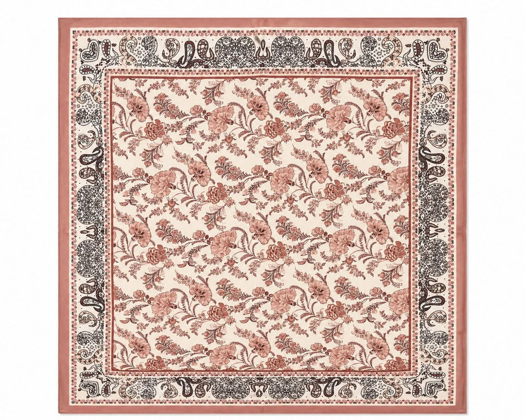 Foulard carré imprimé avec motifs floraux et décoratifs, texture satinée 53x53 cm, polyvalent et élégant pour un usage quotidien.