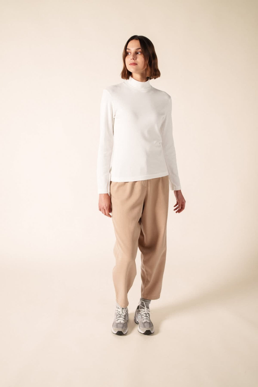 Vue de détail col roulé Celina femme beige avec rayures discrètes Saint James - Valérie Simon