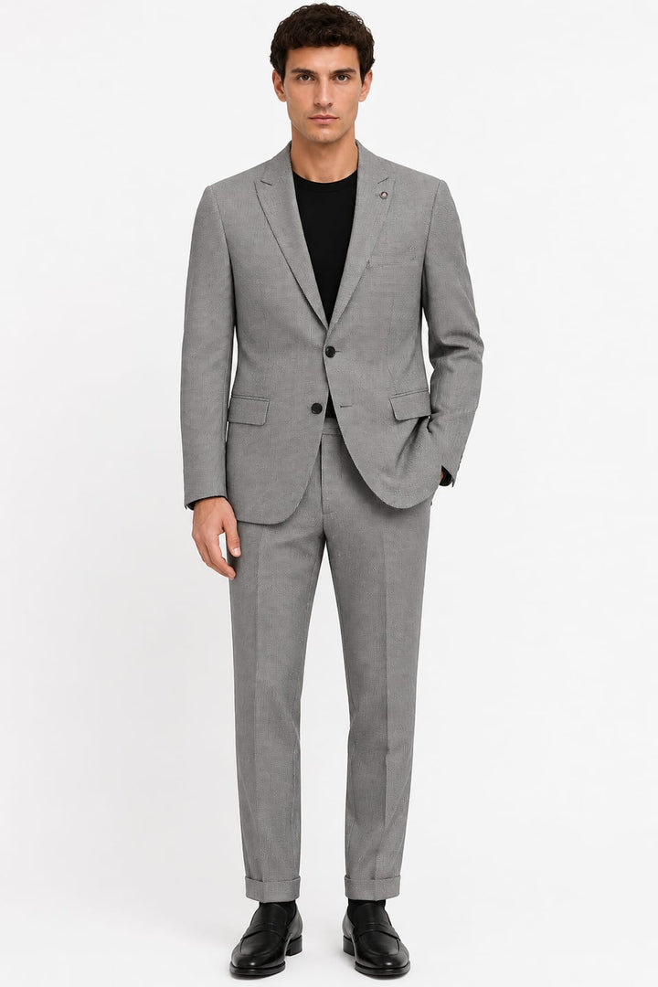 Full-front view of the textured Lief Horsens men&