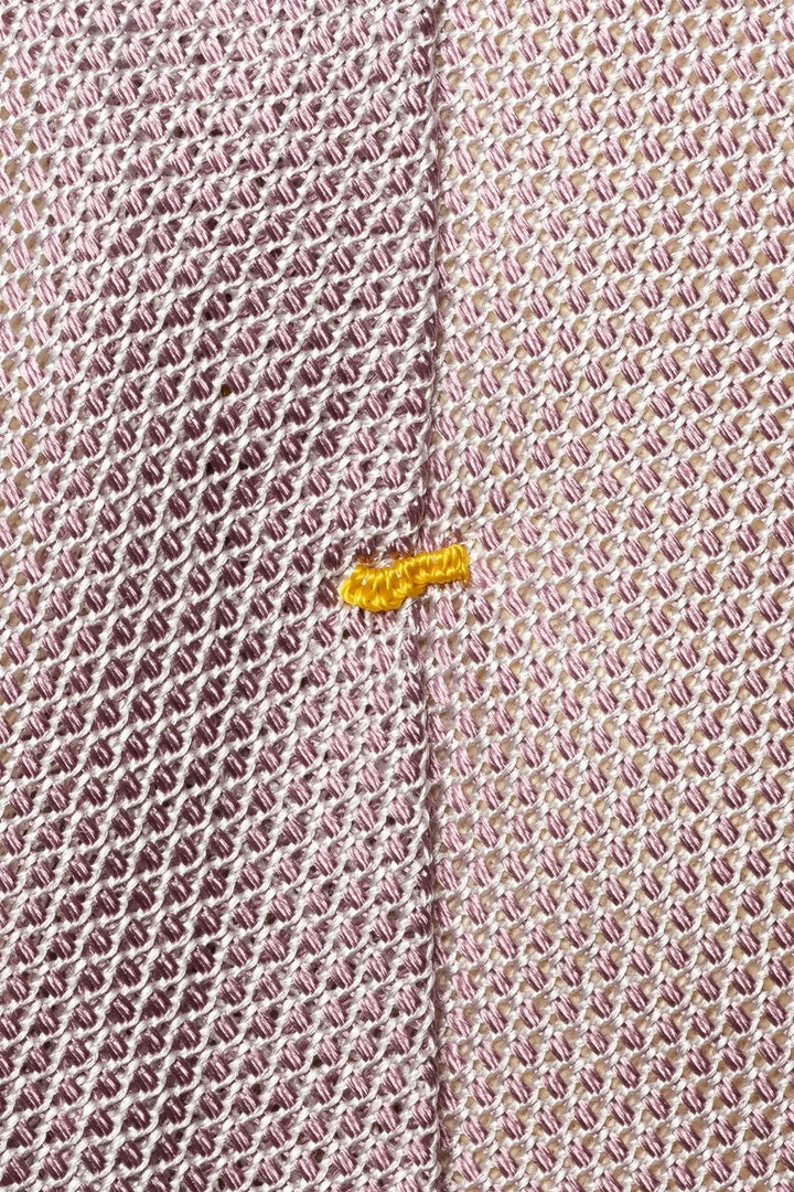 Cravate en soie Eton texturée vue de détail homme grenadine rouge - Valérie Simon