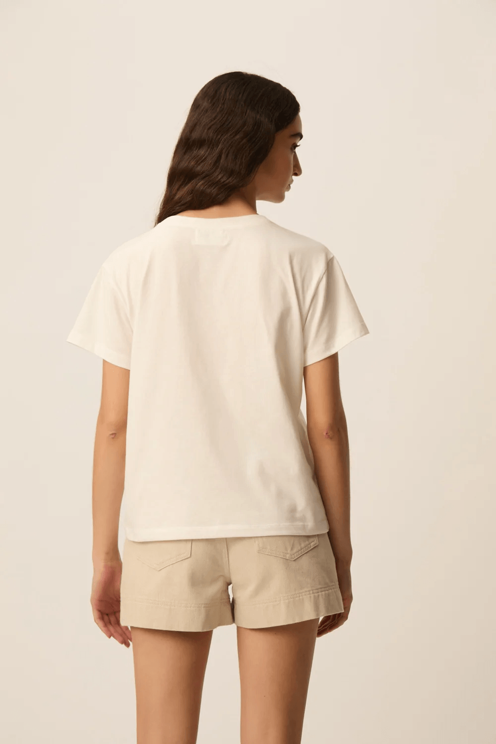 Classic short-sleeve T-shirt with a round neck Fit