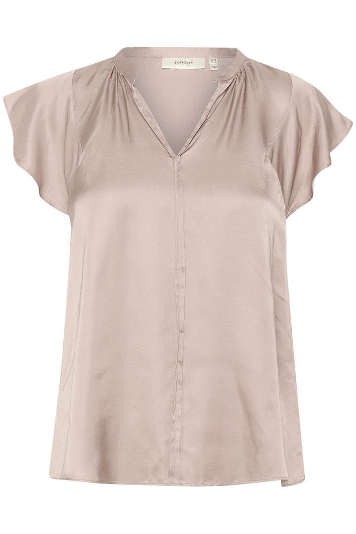 Blouse Kaal en satin fluide avec encolure en V, manches courtes à volants, et coupe droite, idéale pour un look élégant.