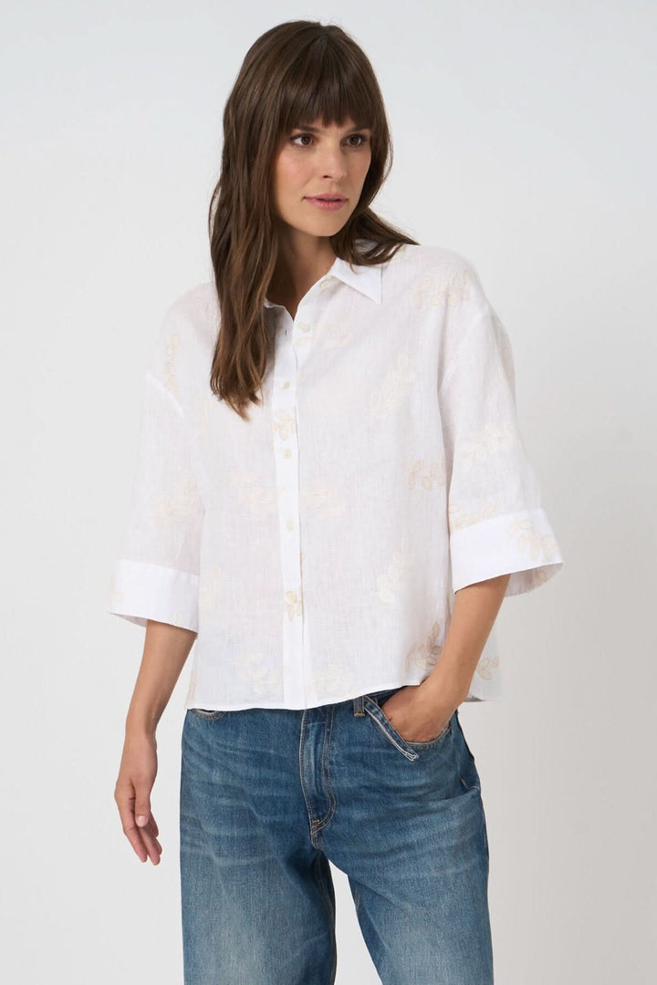 Short-sleeved embroidered shirt