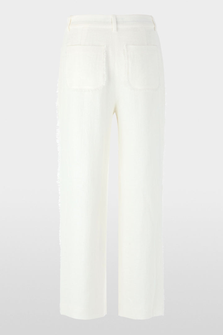 Pantalon WUKARI large texturé blanc avec coupe ample et tissu texturé, poches arrière et passants pour ceinture, vue arrière.