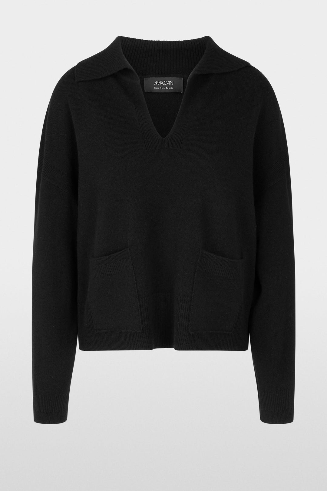 Chandail col ouvert noir avec poches plaquées, coupe droite et élégance décontractée, idéal pour un look chic ou casual.
