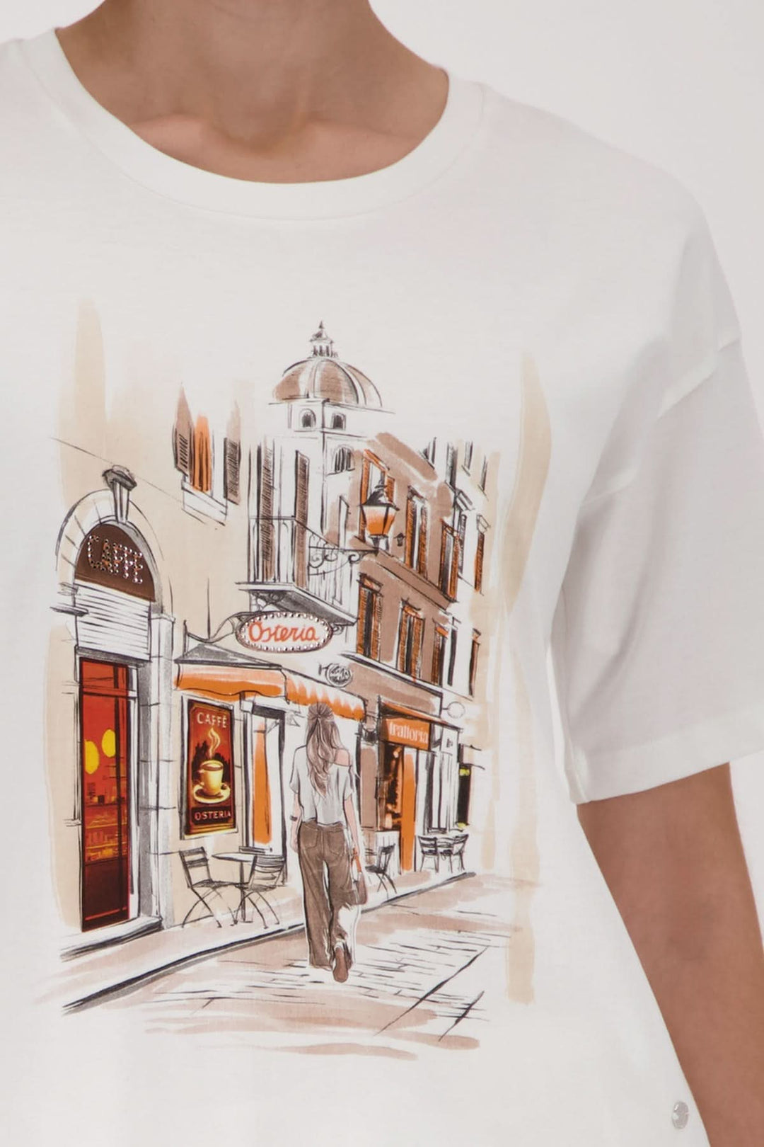 T-shirt imprimé urbain avec illustration de rue européenne, col rond, manches courtes, tissu doux, coupe droite tendance.