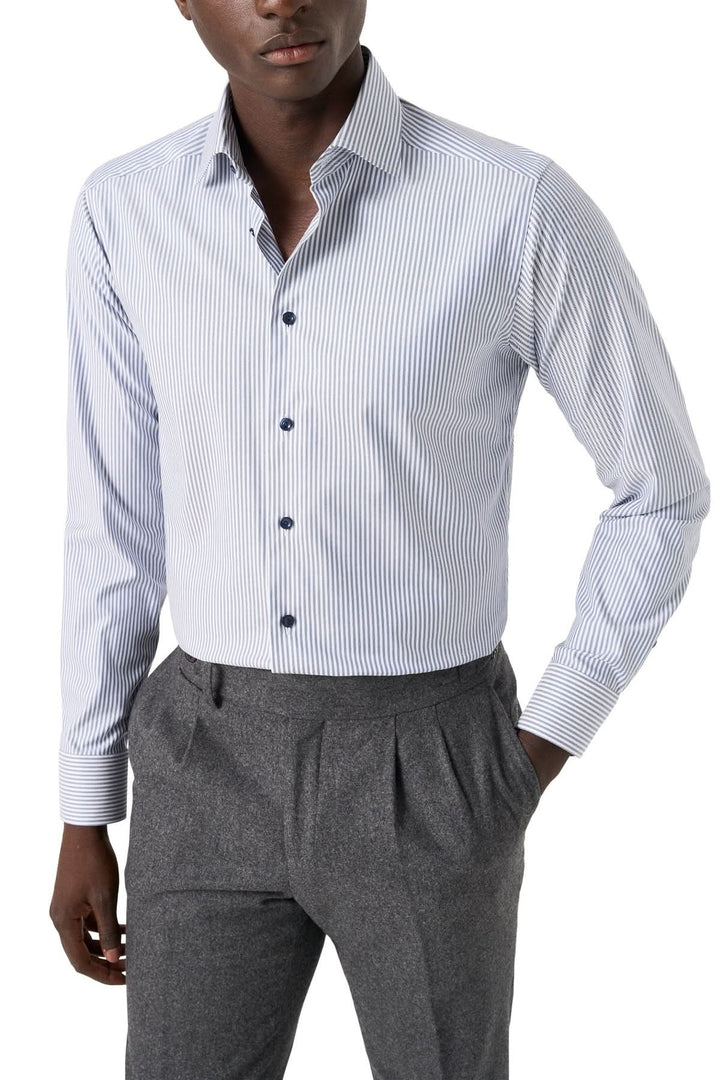 Chemise lignée élégante et intemporelle