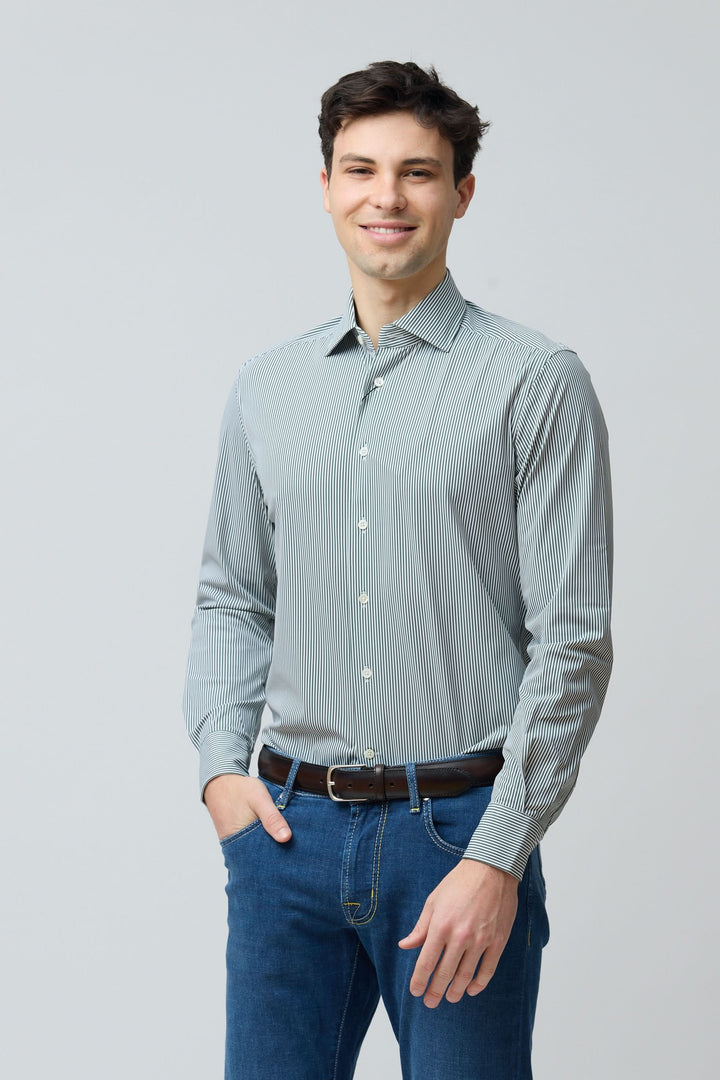 Chemise à rayures vertes fines