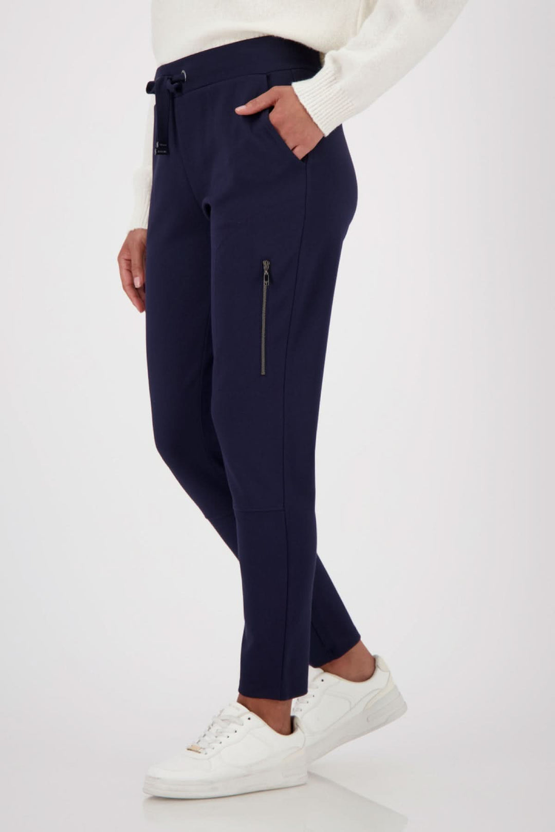 Jogging pants with zipper