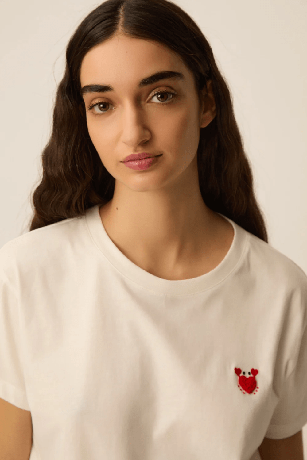 Classic short-sleeve T-shirt with a round neck Fit