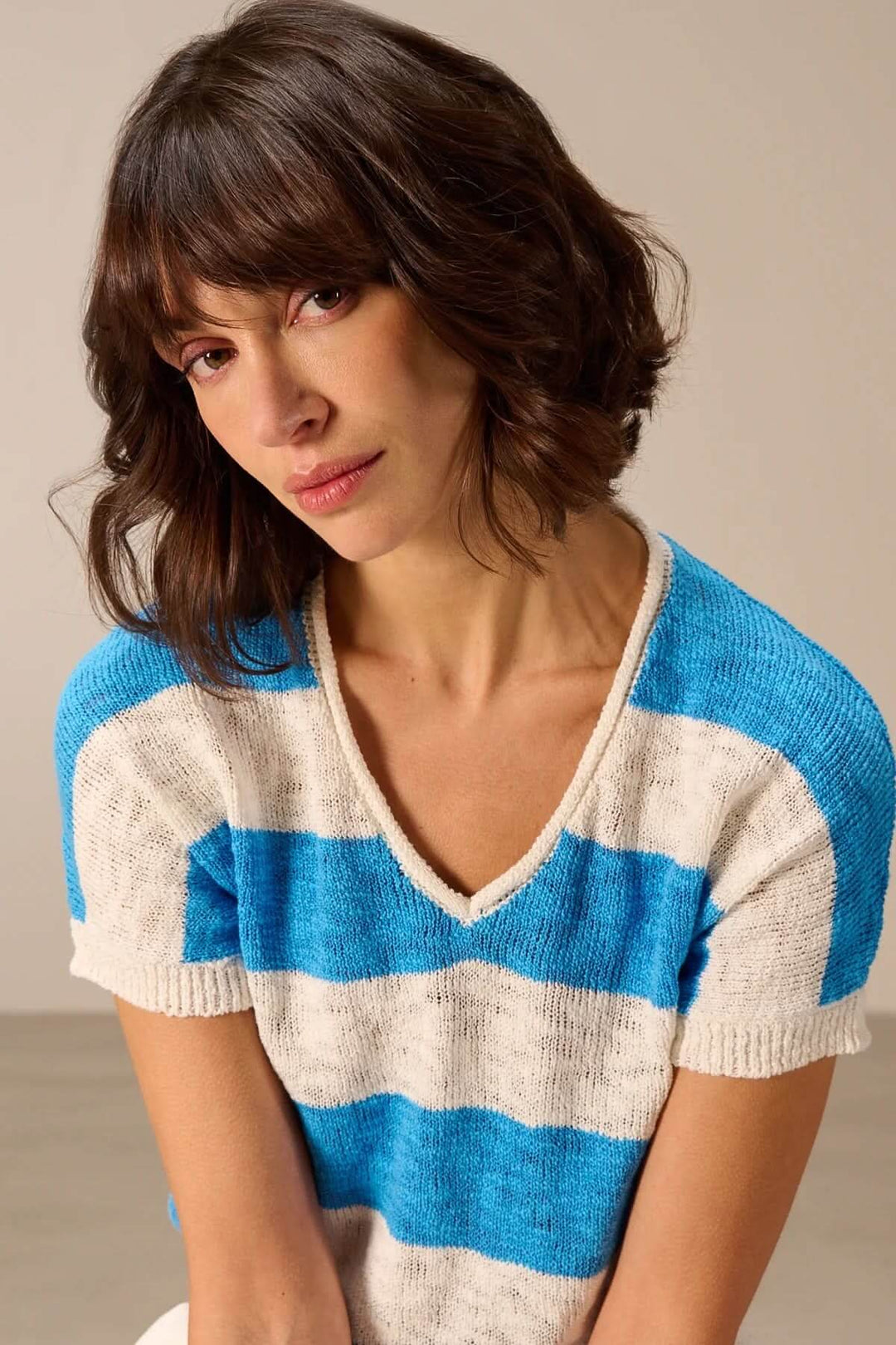 Chandail en maille à col en V avec rayures