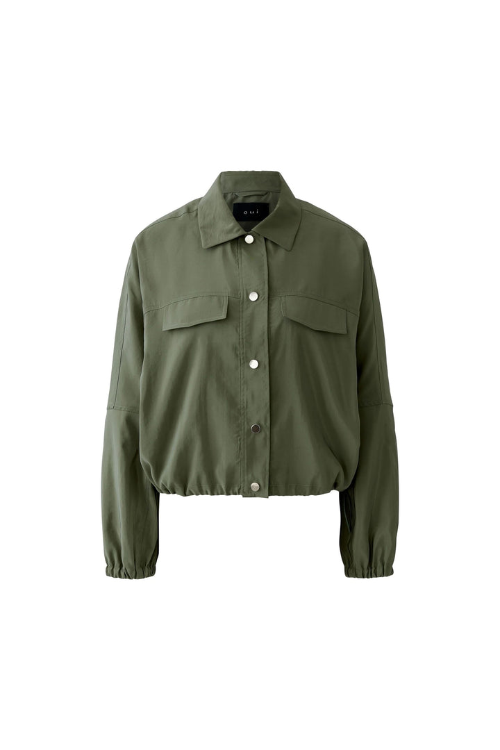 Lightweight short jacket with snap buttons