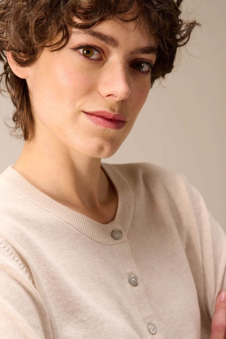 Cardigan tricot fin boutonné col rond