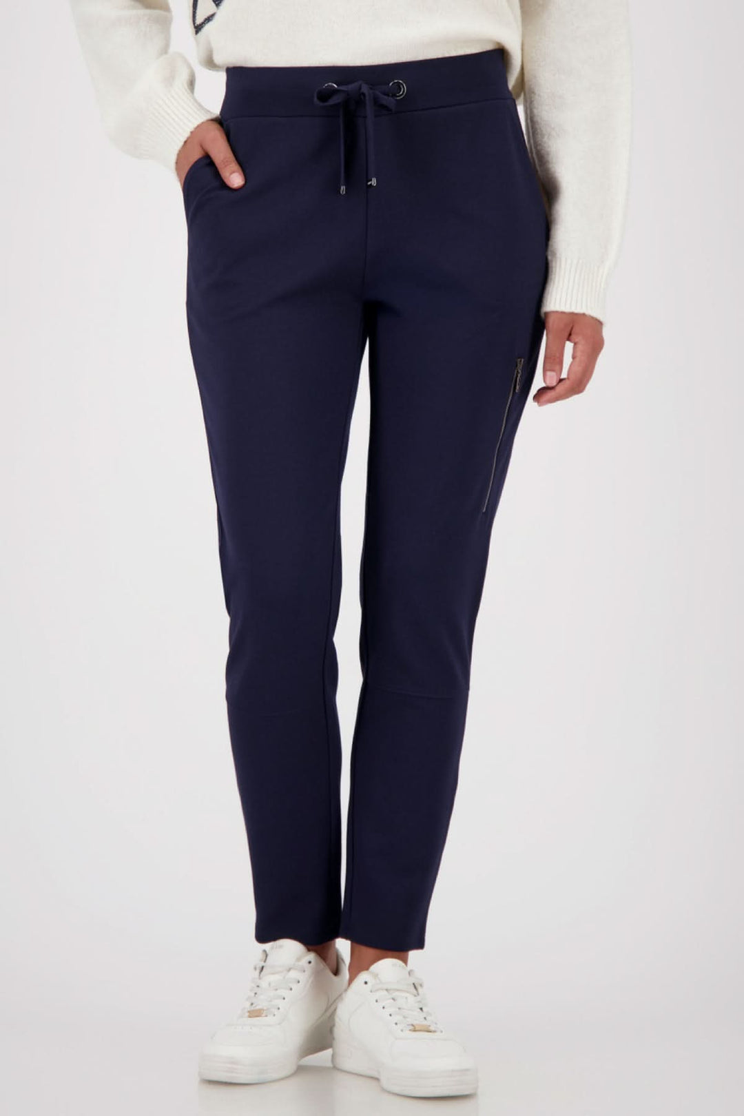 Jogging pants with zipper