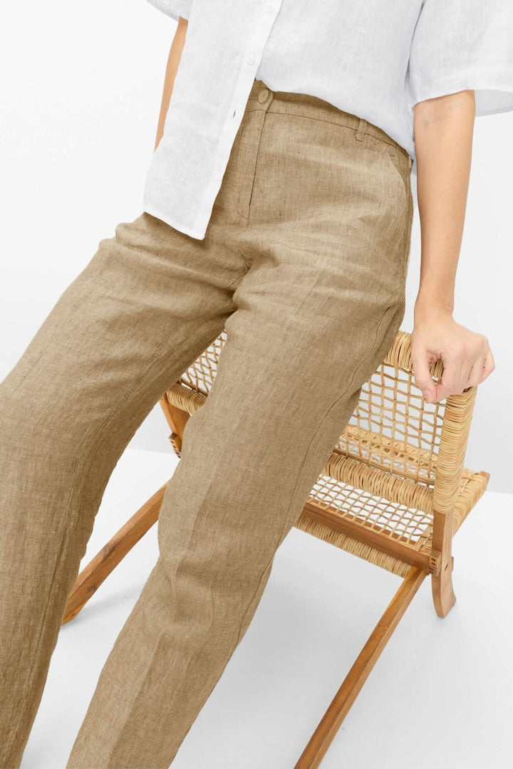 Pantalon bande élastique MAINE coupe droite moderne pour look polyvalent et confortable.