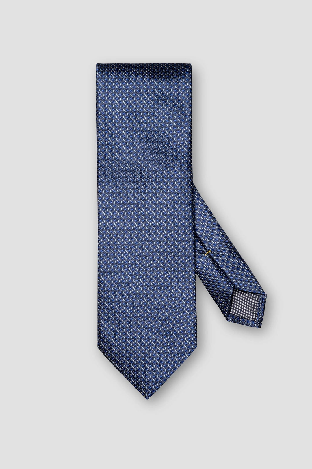 Fluid silk tie