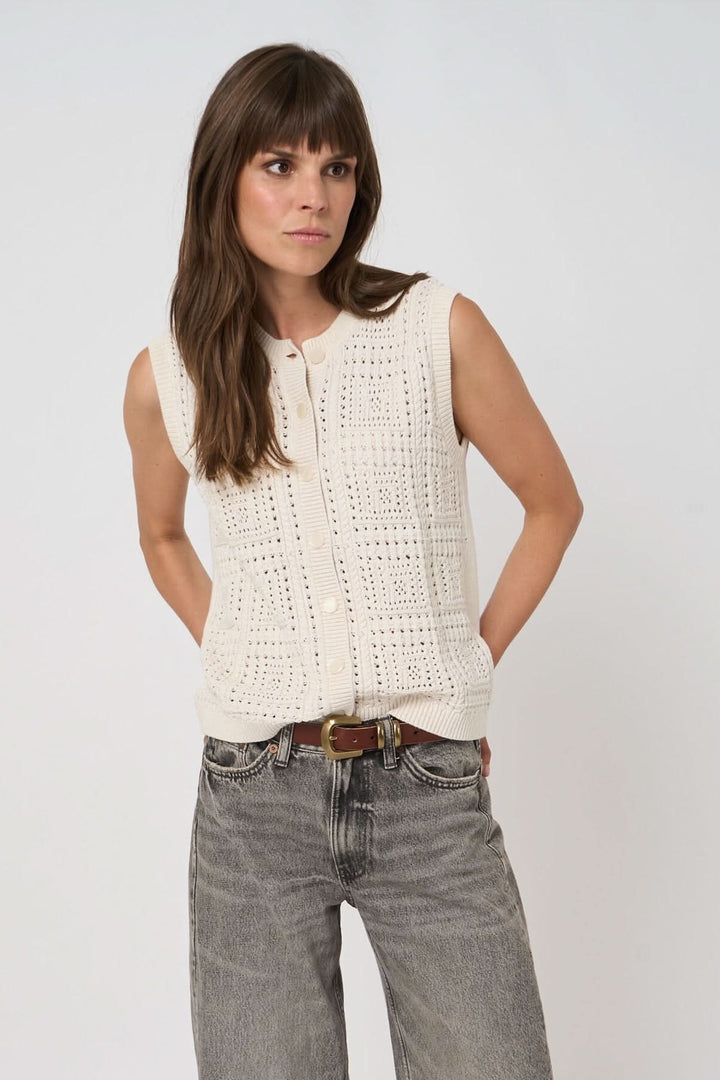 Sleeveless knit cardigan