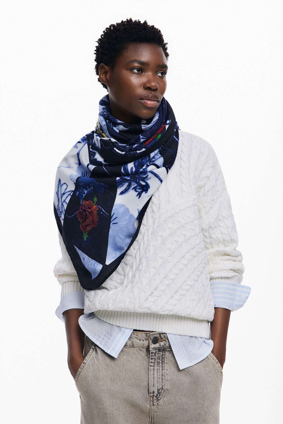 Scarf with geometric shapes