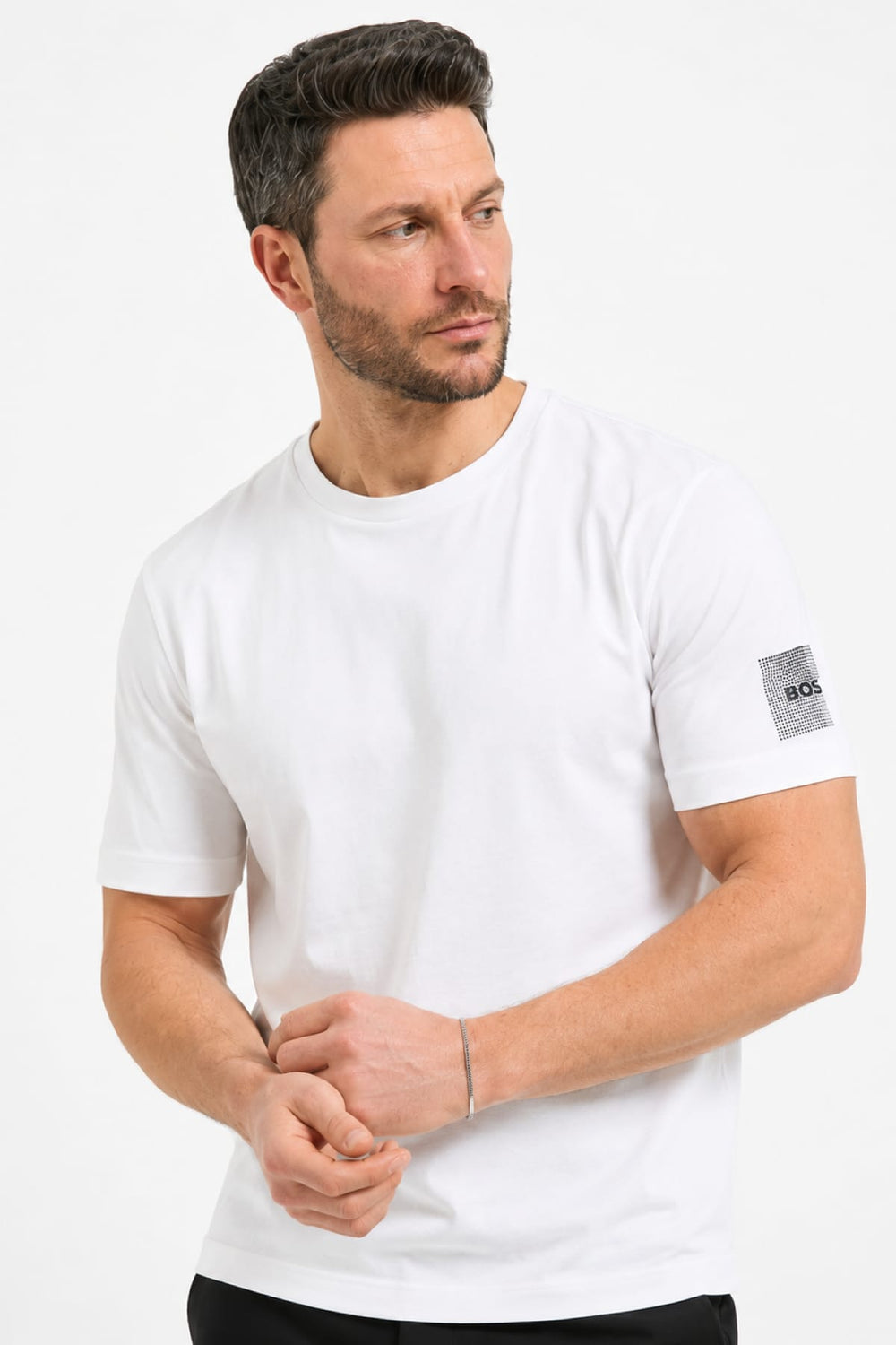 Front view of a set of two black and white Hugo Boss men's T-shirts with logo - Valérie Simon