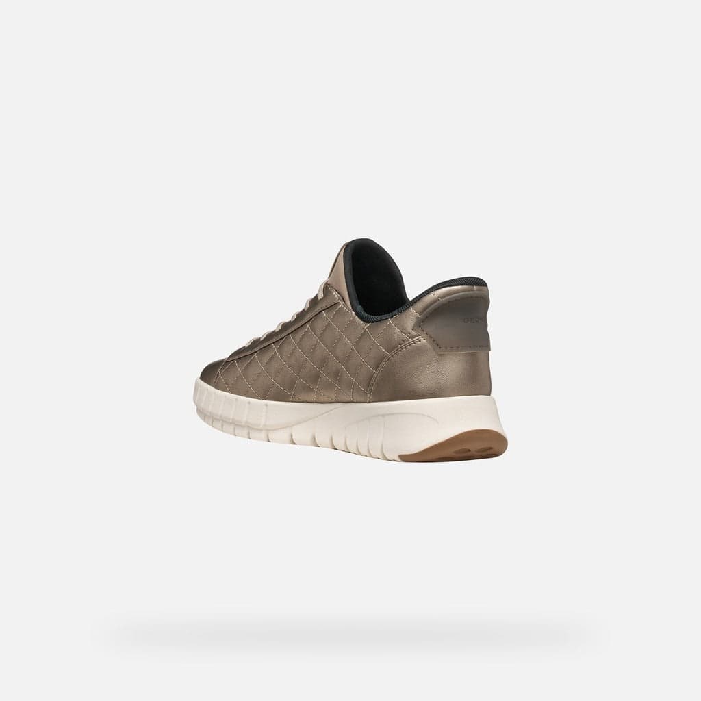Espadrilles métallisées matelassées vue de côté pour femme Geox