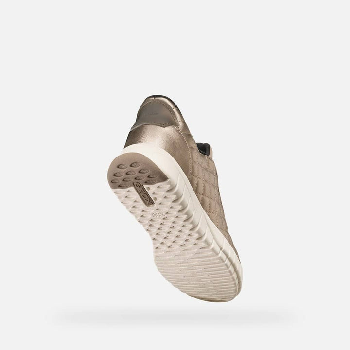 Espadrilles matelassées métallisées argentées vue de côté pour femme Geox