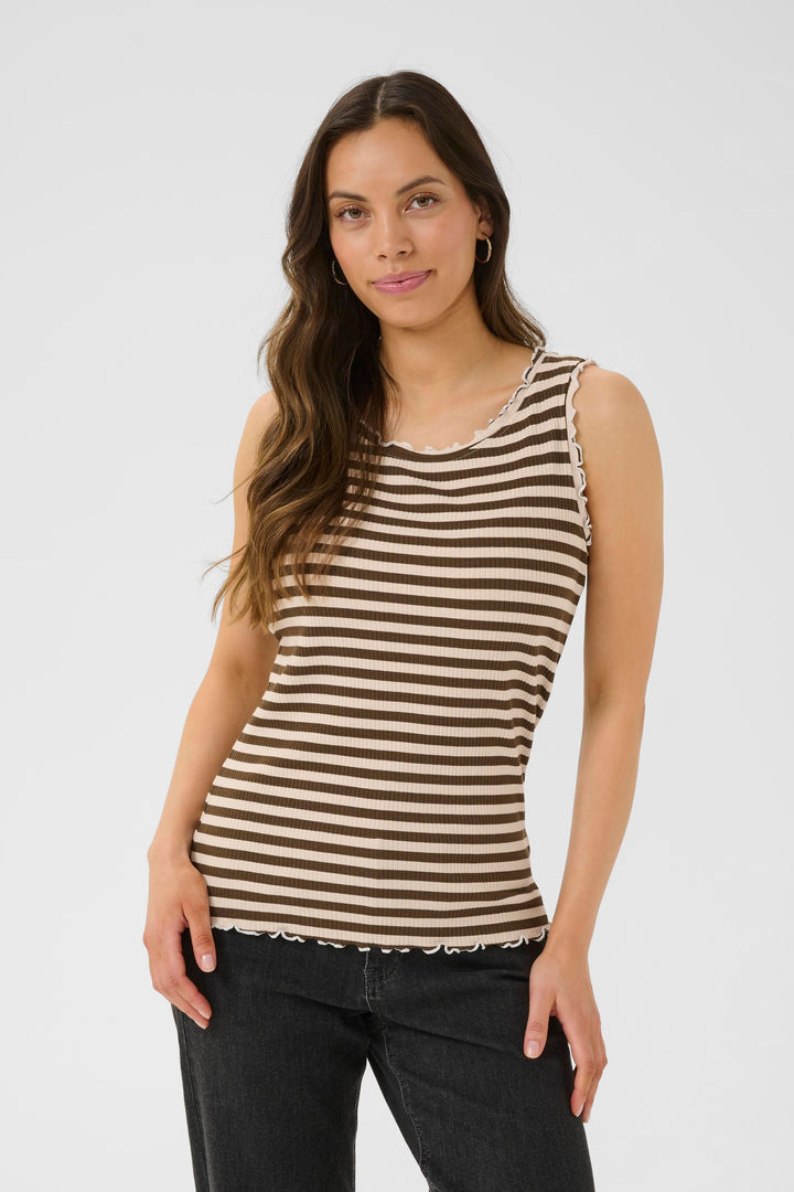 Camisole Ribba rayée au tricot côtelé, avec finitions ondulées, coupe ajustée et style décontracté.
