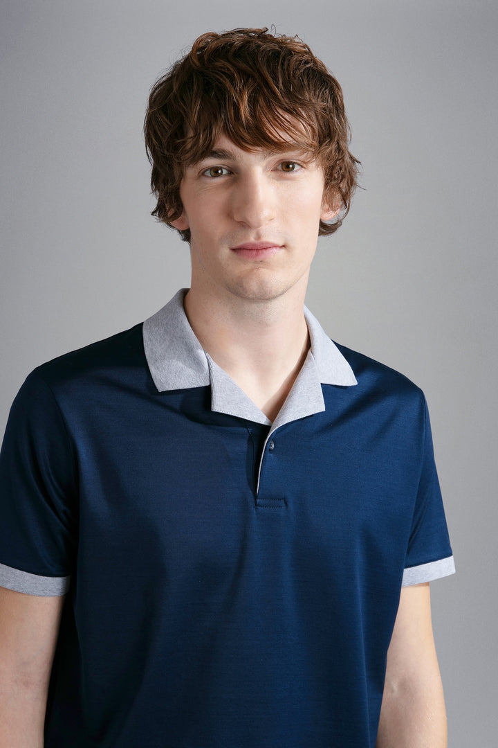 Polo shirt with distinct collar
