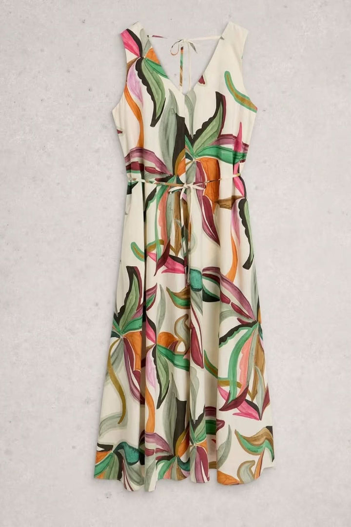 Robe longue fluide imprimée à col v avec imprimé artistique coloré, coupe évasée, et encolure en V pour un style polyvalent.