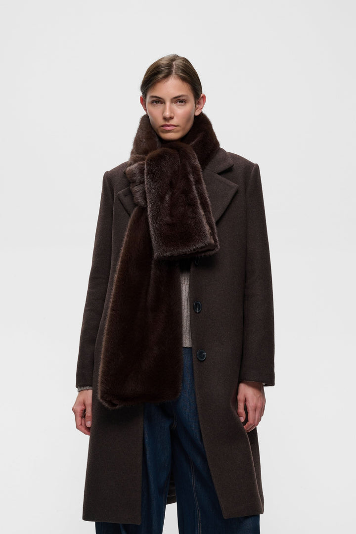 Zabelle scarf in soft, voluminous faux fur for women Inwear