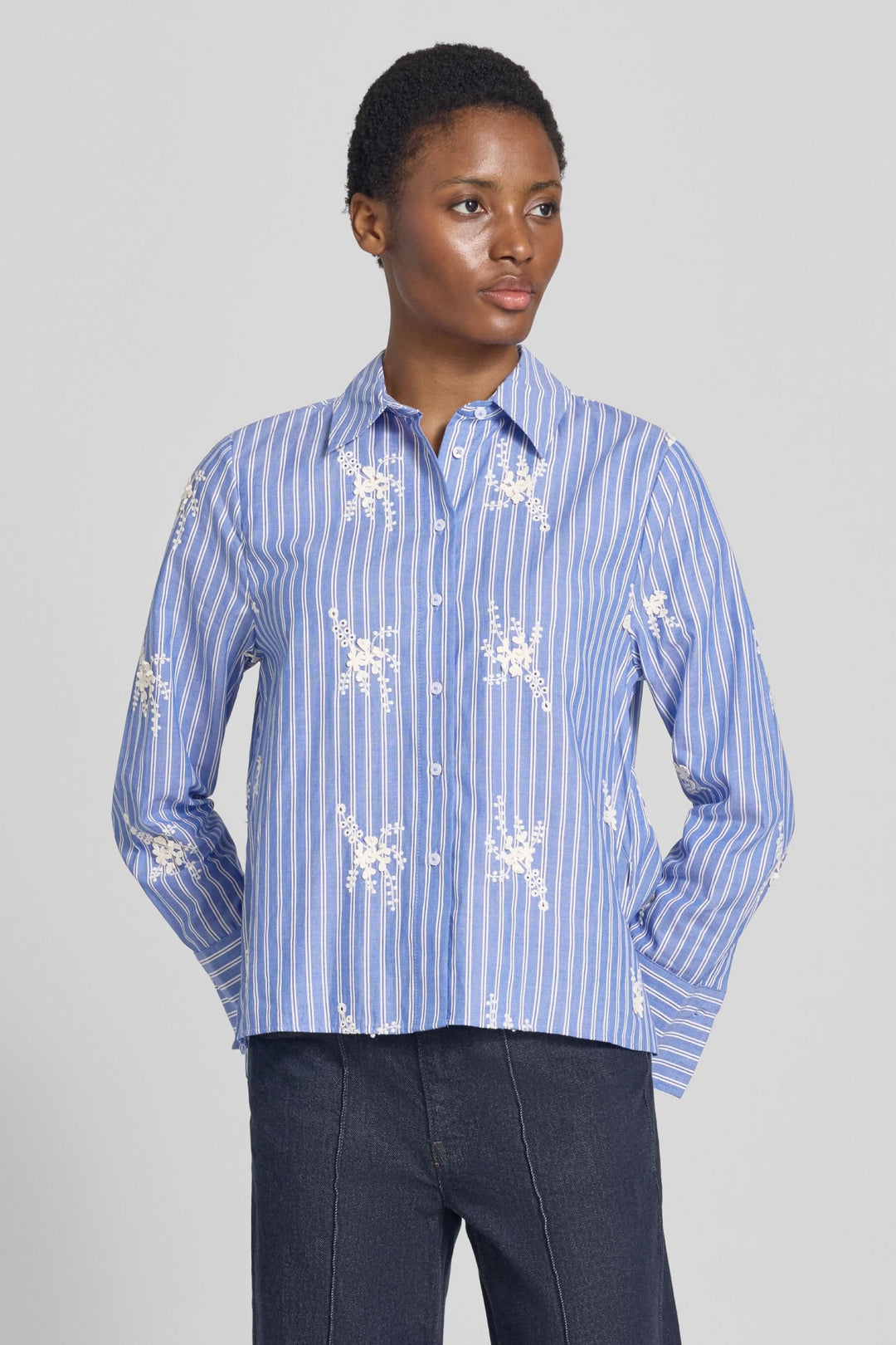 Chemise Vica rayée à broderies florales