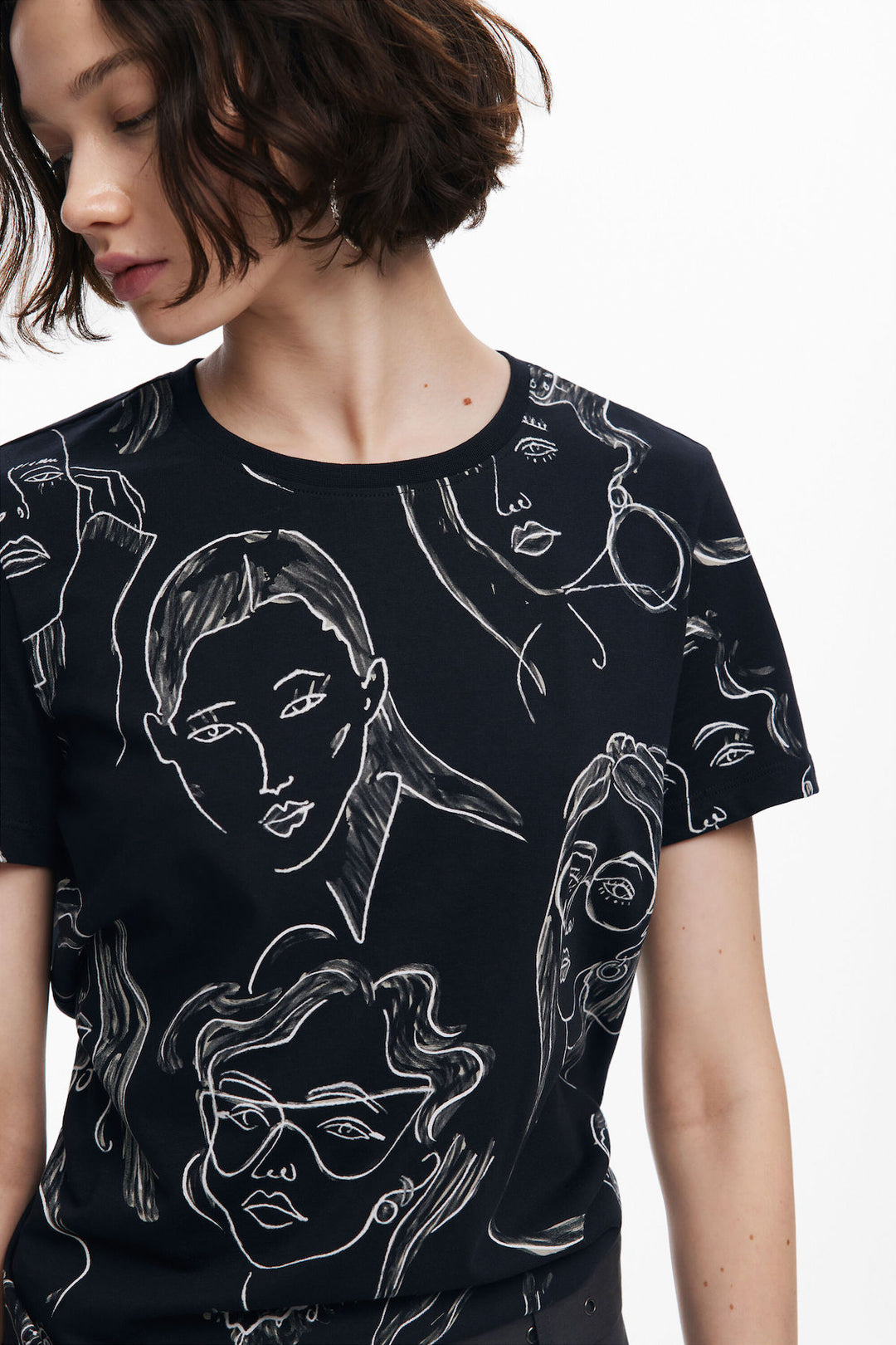 Short sleeve t-shirt with faces