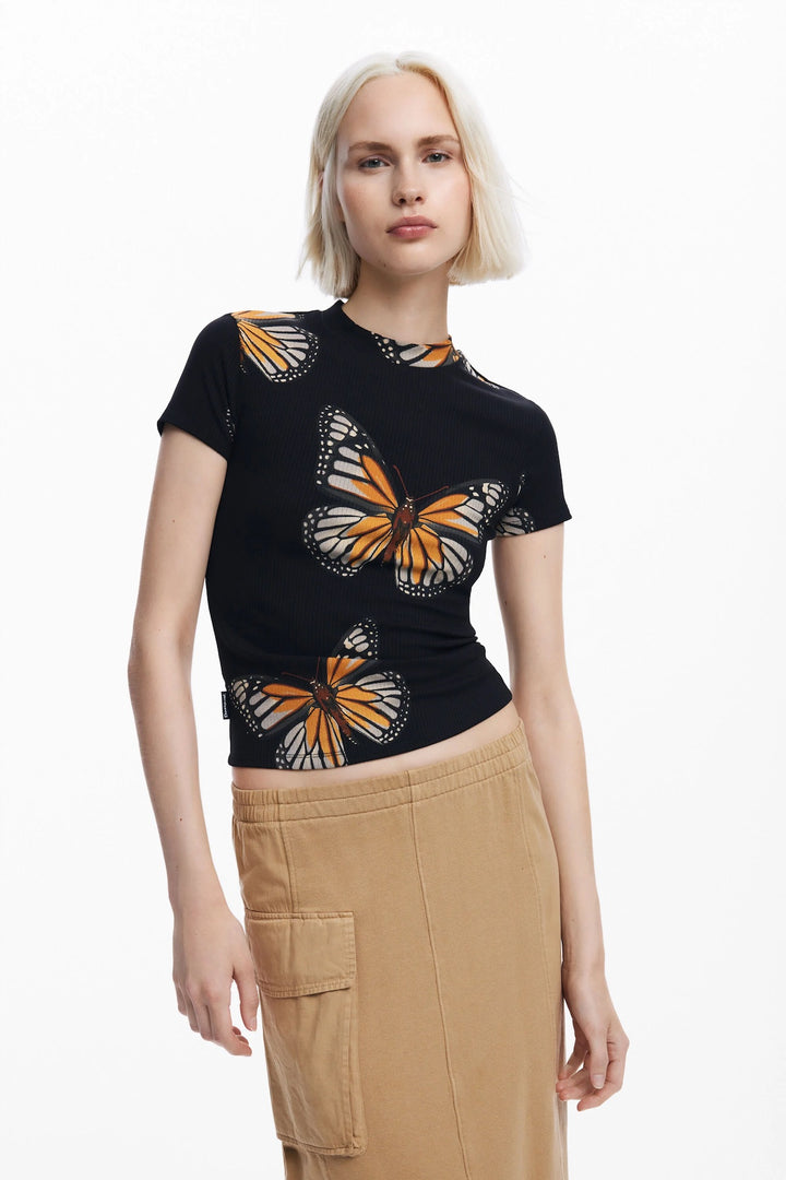 Short sleeve t-shirt with butterfly