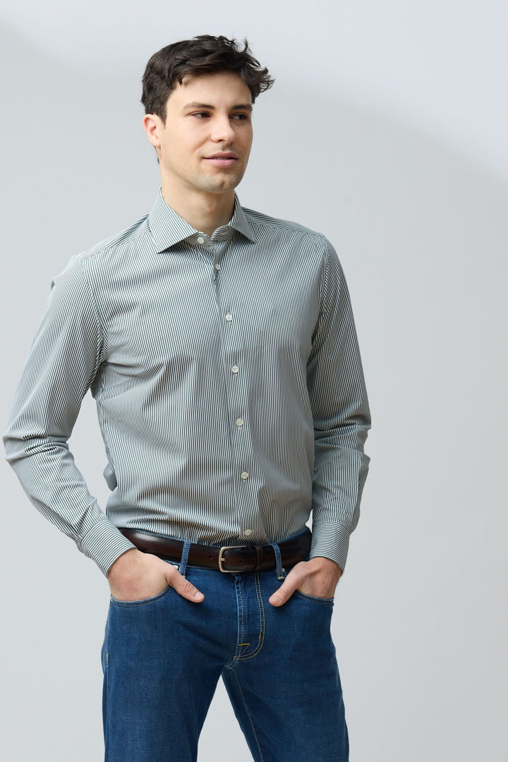 Chemise à rayures vertes fines