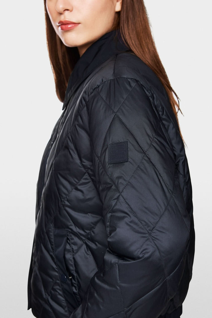 Veste matelassée « Rethink Together » en fibres recyclées, coupe ample et élégante.