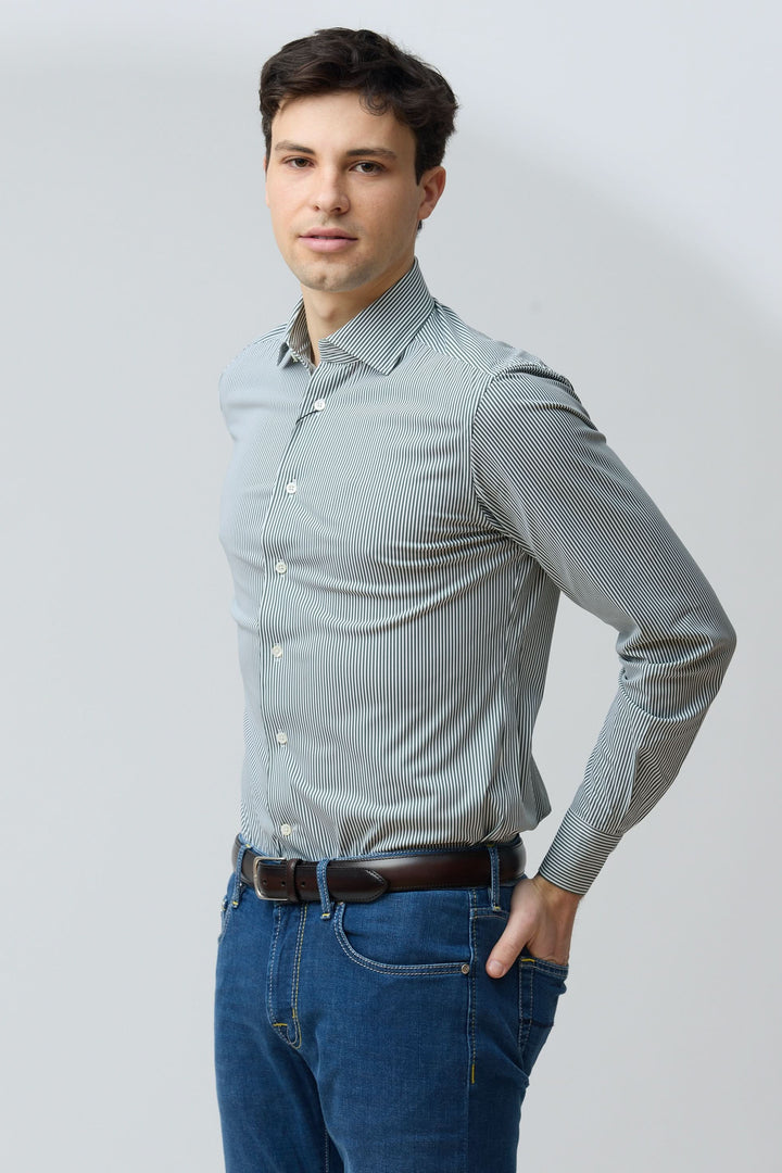 Chemise à rayures vertes fines