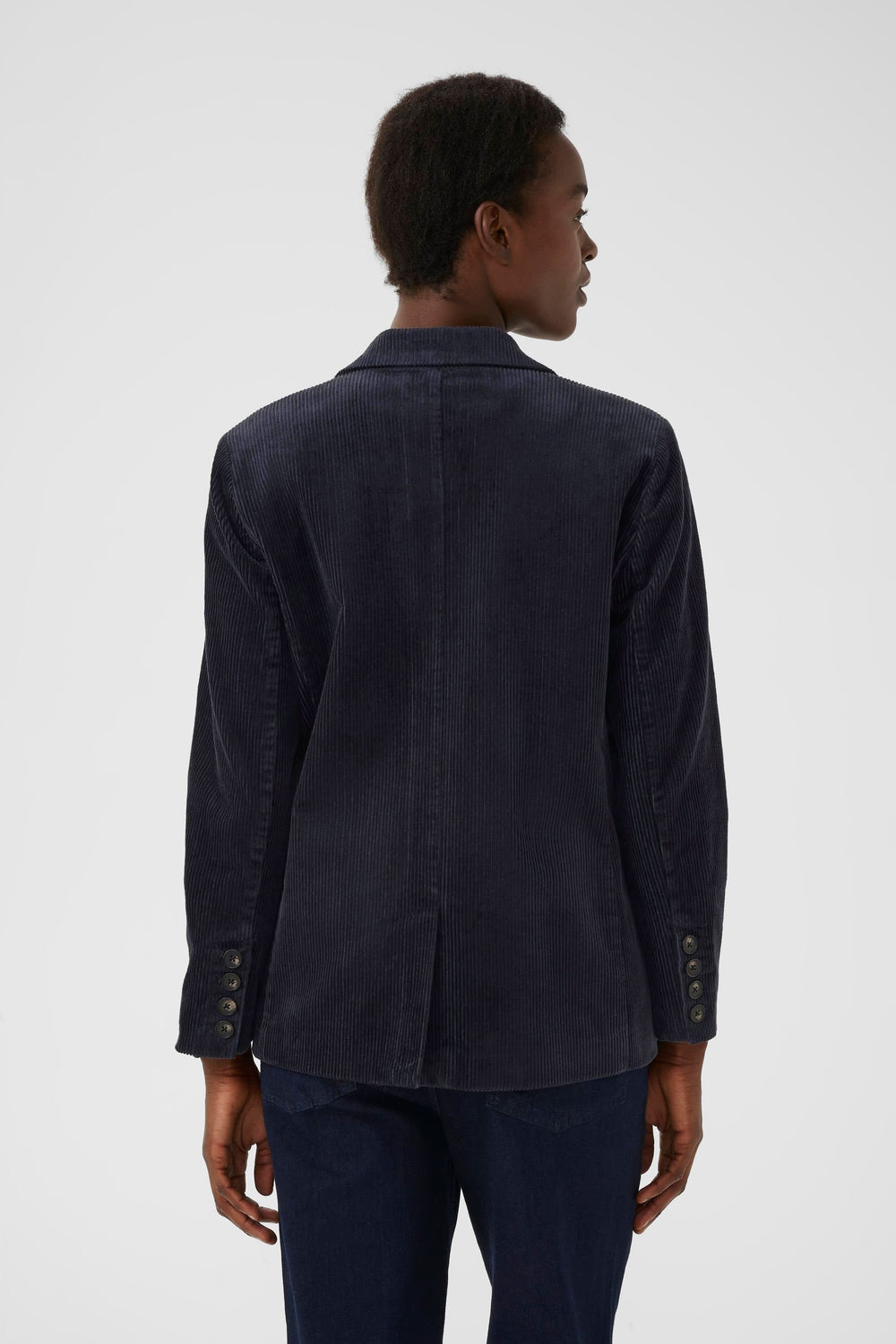 Veston Leni en velours côtelé, dos ajusté et élégant, parfait pour un look chic et confortable.