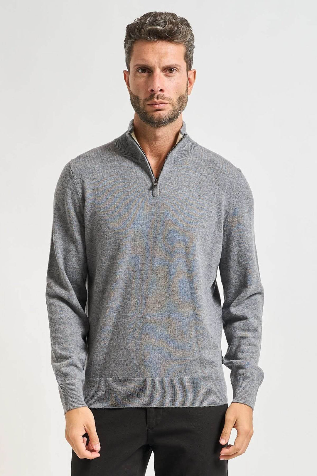 Fitted virgin wool sweater with round neck Fit