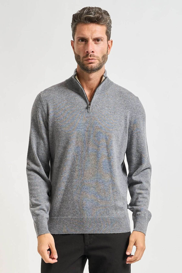 Fitted virgin wool sweater with round neck Fit