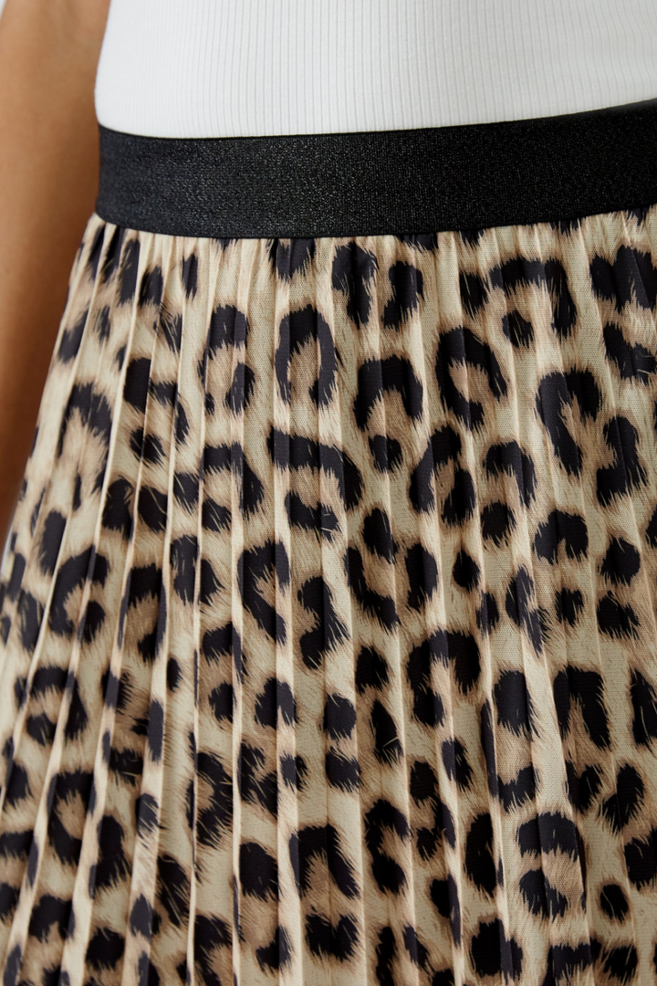 Leopard print long skirt