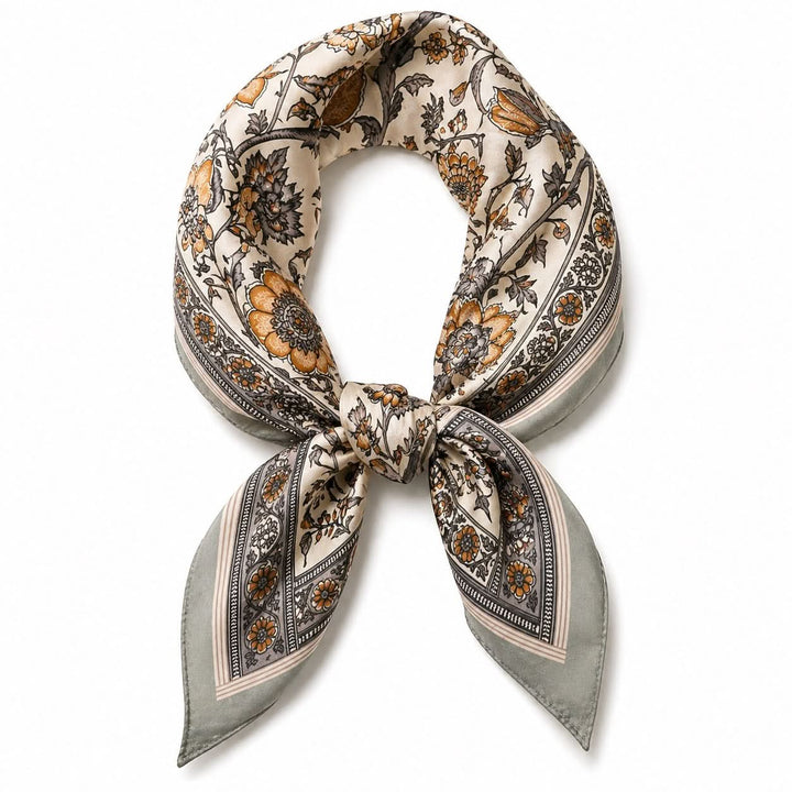 Foulard carré imprimé avec motif floral élégant et texture douce, idéal pour ajouter une touche sophistiquée à toute tenue.