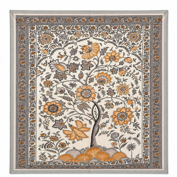 Foulard carré imprimé avec motif floral élégant, dimensions 53x53 cm, texture douce et soyeuse, polyvalent pour divers styles.