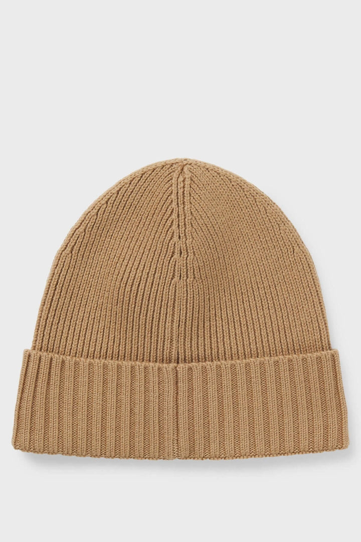 Tuque en laine vierge à maille épaisse BOSS en couleur beige avec logo discret, idéale pour l'hiver, apportant chaleur et style moderne.