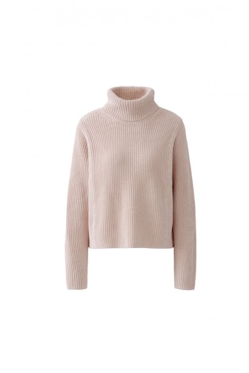 Chandail à col roulé en tricot côtelé rose, élégance et confort, idéal pour temps frais, vêtement féminin moderne, mode hiver 2023.